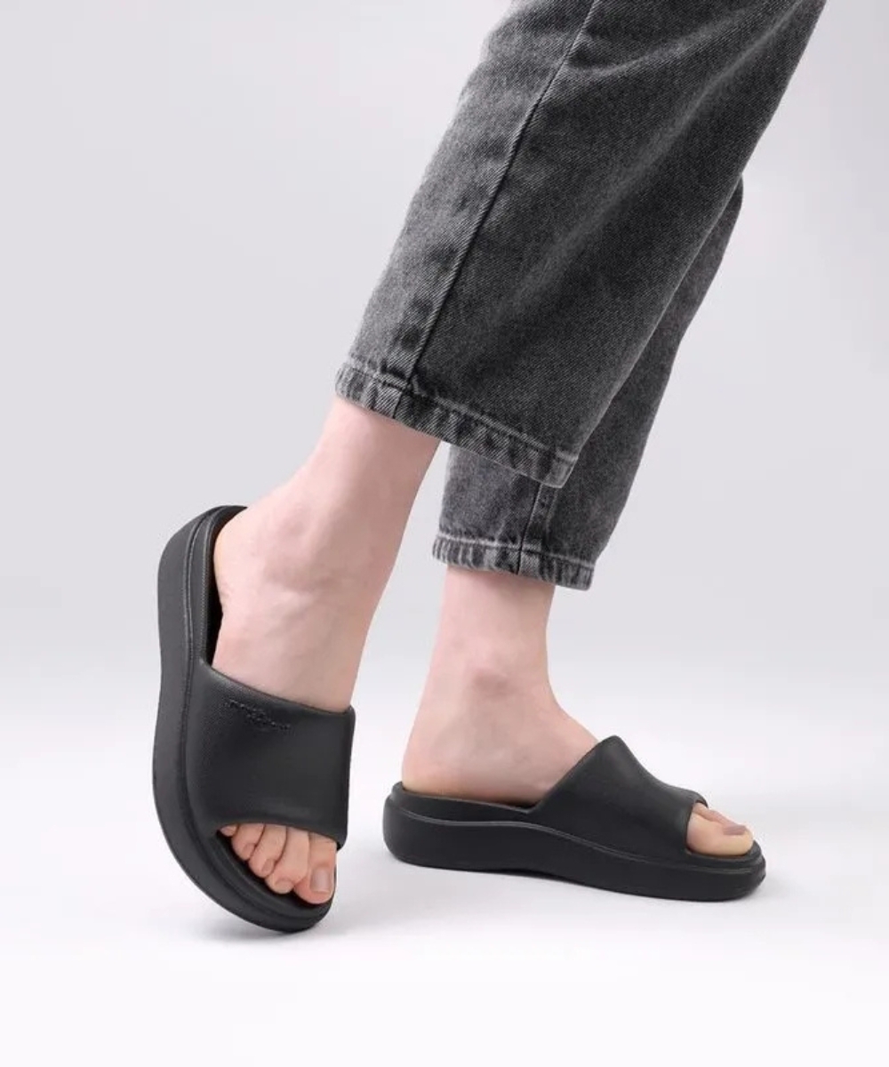 Chinelo Slide Feminino Piccadilly Marshmallow. Preto