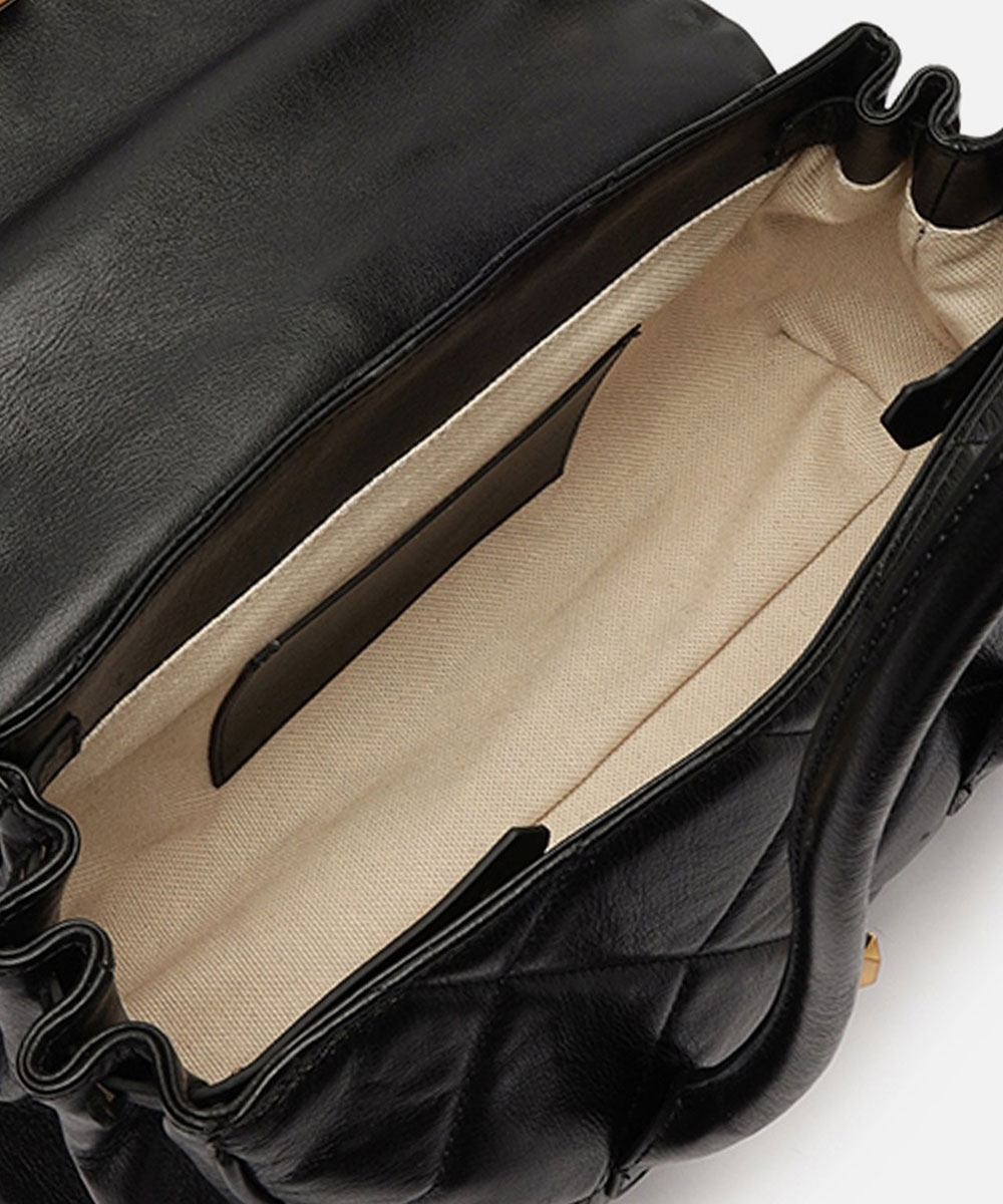 Bolsa Tiracolo Matelassê Grande Metal Couro Preto