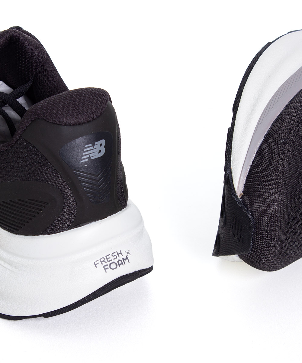Tênis New Balance Fresh Foam Kaiha Preto/cinza